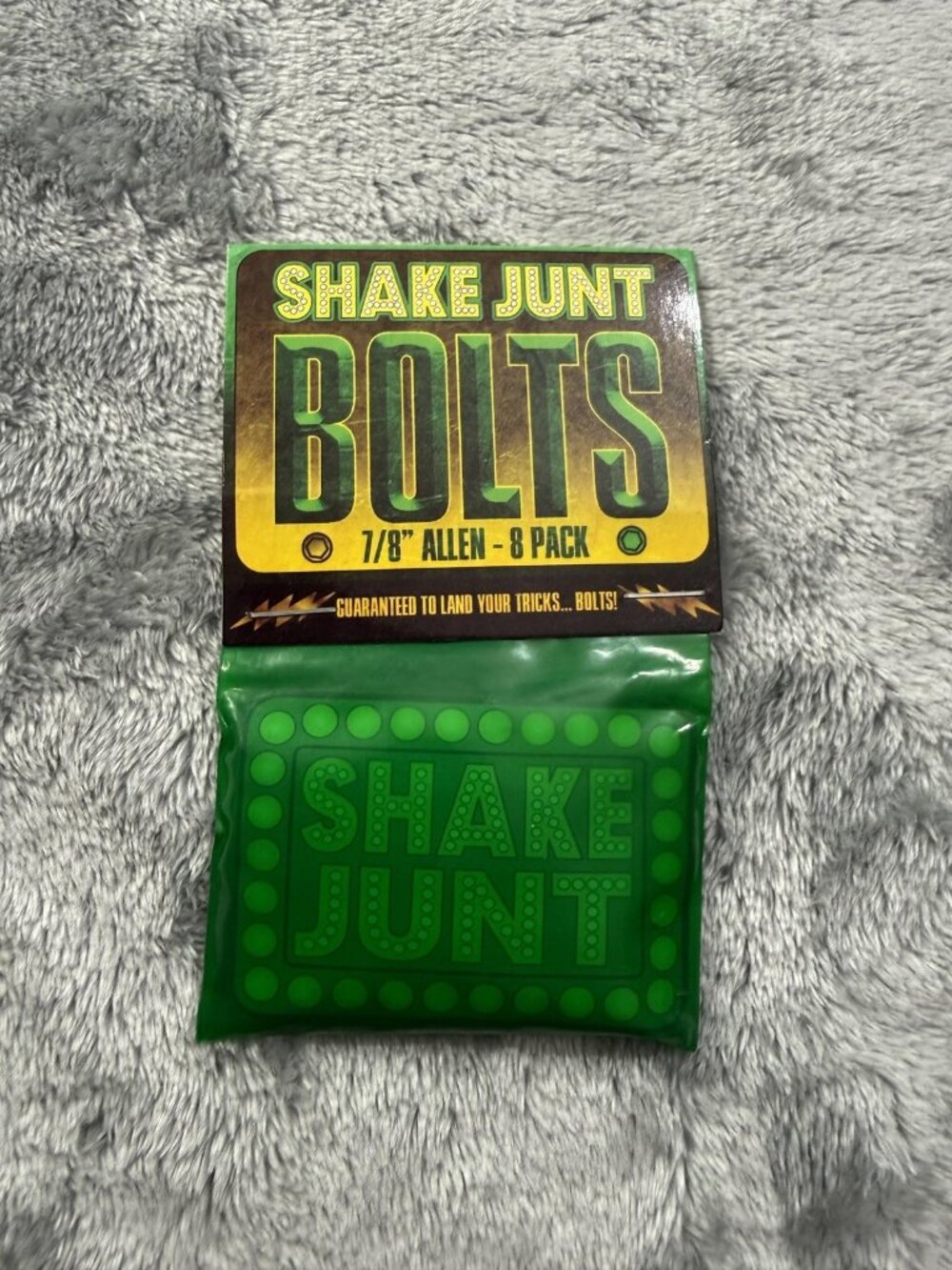 New Shake Junt Bolts 7/8 Allen Skateboard Hardware 8 Pack Green Pouch Set